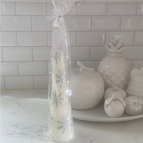 34th & Pine Christmas tree candle - Picture 2 of 7